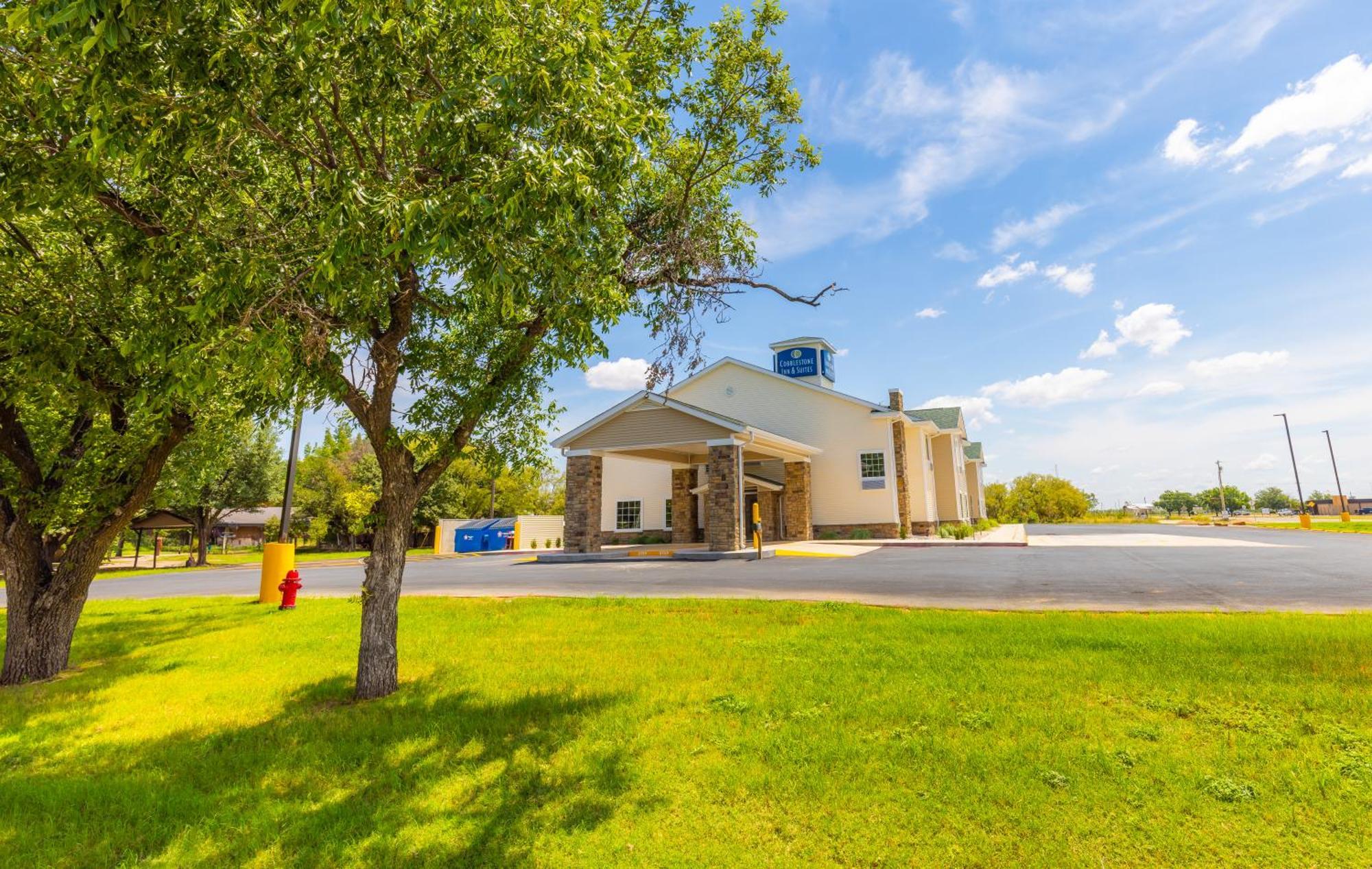 Cobblestone Inn & Suites - Winters Exterior photo
